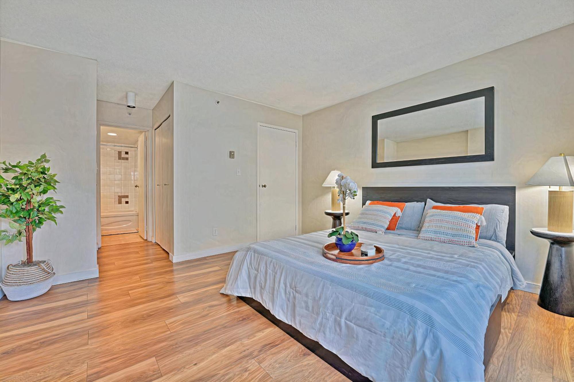 Prime Location Stylish Two-Bedroom Apartment Overlooking Downtown Vancouver Zewnętrze zdjęcie